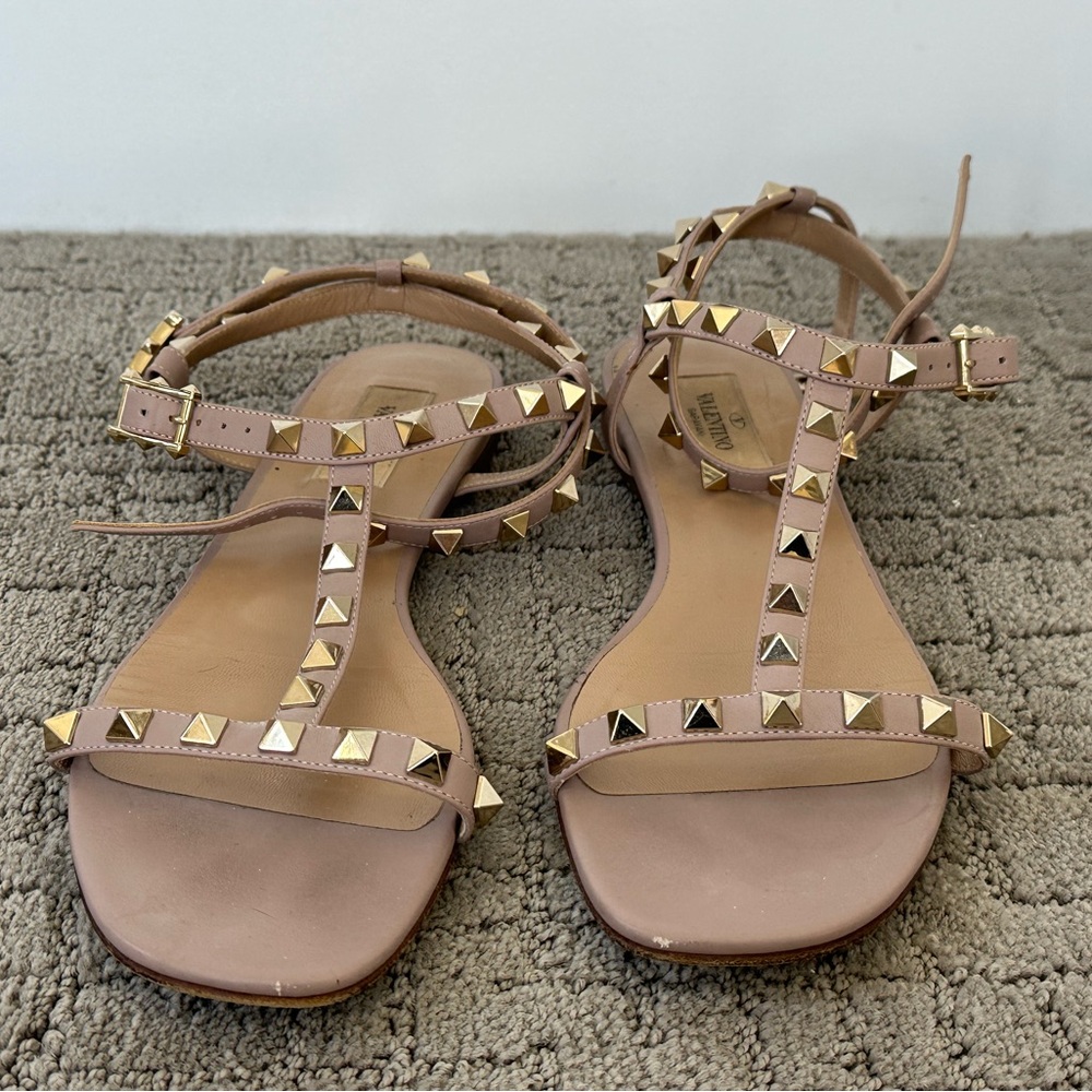Valentino Garavani 5mm Rs Tstrap Sandal. Color: Poudre. Size: 8.5B